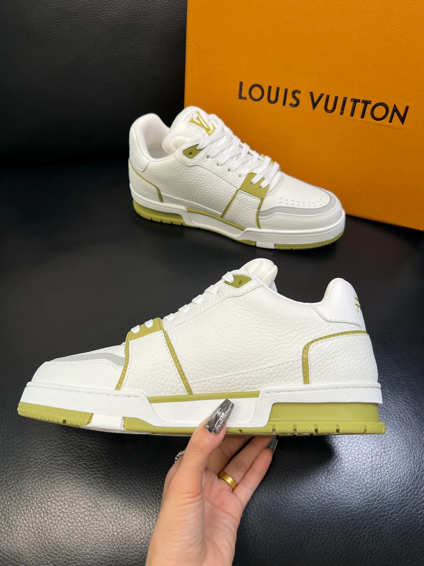 Men's shoes 💰900 Lv top purchasing agent Louis Vuitton, sports sneakers counter synchronization, uppers imported from Italy, high-quality splicing colorful complex crafts, imported mesh pads are soft and comfortable, soles: original soles specially provided by the original factory, T men's shoes 💰U exclusive movable molded soles super comfortable, original factory and single goods, high quality, welcome to compare, code number 39-44 (customized 38 45)